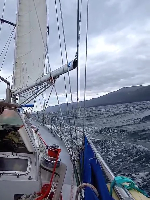 viajes en velero kasr en canal beagle tierra del fuego expediciones y aventura
