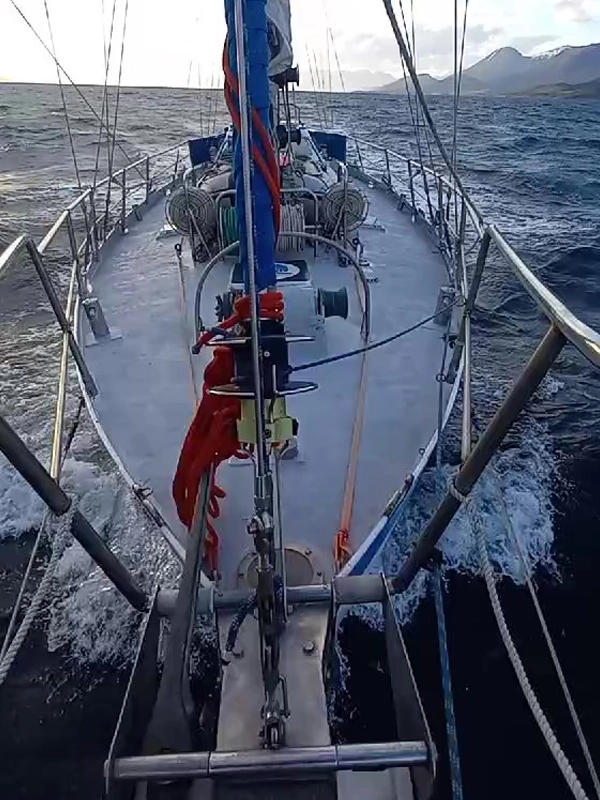 viajes en velero kasr en canal beagle tierra del fuego expediciones y aventura