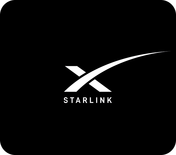 Equipos de Seguridad del Velero Ksar: La Máxima Seguridad en las Aguas de Ushuaia, Tierra del Fuego El Velero Ksar, reconocido como el velero más seguro de Ushuaia, Tierra del Fuego, está equipado con tecnología de avanzada en seguridad para asegurar una navegación confiable y protegida en los paisajes australes, fiordos y agrestes de la región. Nuestra prioridad es la seguridad y el bienestar de nuestros tripulantes y pasajeros, y para ello, contamos con una extensa gama de equipos de seguridad de última generación. Chalecos Salvavidas de Alta Tecnología A bordo del Ksar, disponemos de chalecos salvavidas inflables automáticos y manuales, diseñados para ofrecer la máxima flotabilidad y visibilidad en situaciones de emergencia. Cada miembro de la tripulación y pasajero tiene acceso a estos chalecos, asegurando que todos estén preparados ante cualquier eventualidad. Arneses y Líneas de Vida Para garantizar la seguridad durante condiciones adversas, el Ksar está equipado con arneses de seguridad y líneas de vida robustas. Estos dispositivos permiten a la tripulación moverse con seguridad por la cubierta, minimizando el riesgo de caídas al mar. Balsas Salvavidas Nuestras balsas salvavidas inflables están preparadas para emergencias, equipadas con suministros esenciales como agua, alimentos, y botiquines de primeros auxilios. Estas balsas tienen la capacidad suficiente para acomodar a toda la tripulación, asegurando que todos puedan ser rescatados en caso de necesidad. Extintores de Incendios El Ksar cuenta con extintores de incendios estratégicamente ubicados y revisados regularmente, listos para actuar en caso de cualquier incidente a bordo. La seguridad contra incendios es una prioridad, y estamos preparados para cualquier eventualidad. Botiquín de Primeros Auxilios Nuestro botiquín de primeros auxilios está completamente equipado con medicamentos, vendas, tijeras, guantes y otros suministros médicos esenciales. Este botiquín es accesible y está actualizado para manejar cualquier emergencia médica a bordo. Sistemas de Comunicación de Vanguardia Contamos con un radio VHF marino para comunicaciones de emergencia, y una EPIRB (Radiobaliza de Emergencia) para la localización precisa en situaciones críticas. Estas herramientas de comunicación aseguran que siempre podamos contactar con los servicios de rescate en caso de necesidad. Iluminación y Señalización de Alta Visibilidad El Ksar está equipado con luces de navegación en perfecto estado de funcionamiento, luces estroboscópicas de emergencia y bengalas de señalización. Estas herramientas son cruciales para garantizar nuestra visibilidad en condiciones de poca luz y durante rescates nocturnos. Bombas de Achique Disponemos de bombas de achique manuales y automáticas para mantener el velero libre de agua. Estas bombas son esenciales para mantener la flotabilidad y estabilidad del Ksar en todo momento. Herramientas y Repuestos Nuestro velero lleva a bordo una caja de herramientas completa y repuestos esenciales para el motor, las velas y otros equipos críticos. Estamos preparados para cualquier reparación de emergencia que pueda ser necesaria durante nuestras travesías. Internet Satelital Starlink de SpaceX El Velero Ksar también está equipado con el servicio de internet satelital Starlink de SpaceX. Esta tecnología avanzada nos permite mantener una conexión estable y rápida a internet, incluso en las áreas más remotas y desafiantes del sur del mundo. Esto no solo mejora la comunicación y la navegación, sino que también añade una capa adicional de seguridad al permitir un contacto continuo con el mundo exterior. Tecnología Adicional de Seguridad El Ksar también está equipado con paracaídas de arrastre para reducir la velocidad del velero en condiciones de tormenta, generadores de viento y solar para mantener la energía en situaciones de emergencia, y sistemas desalinizadores de agua para proporcionar agua potable en emergencias prolongadas. En el Velero Ksar, la seguridad es nuestra máxima prioridad. Equipados con tecnología de avanzada y una amplia gama de equipos de seguridad, garantizamos que nuestras navegaciones por los paisajes australes, fiordos y agrestes de Ushuaia, Tierra del Fuego, sean siempre seguras y protegidas para todos a bordo.