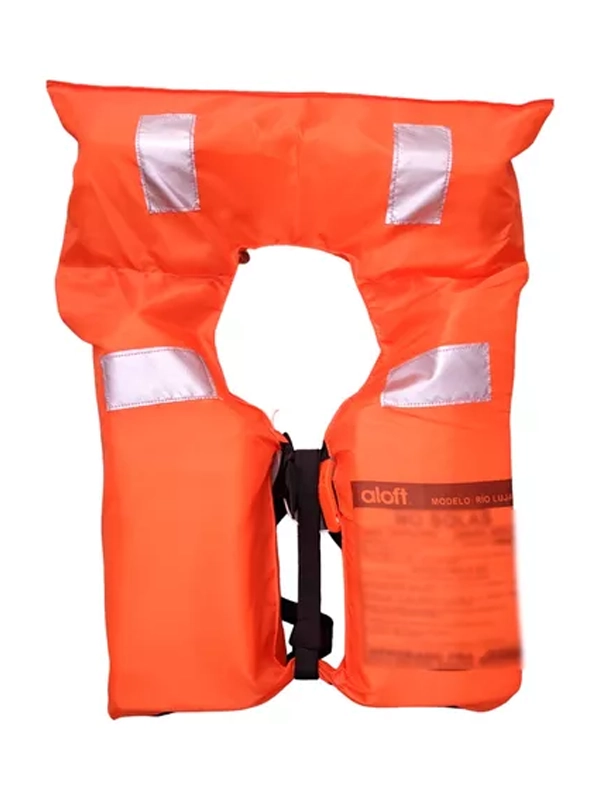 Equipos de Seguridad del Velero Ksar: La Máxima Seguridad en las Aguas de Ushuaia, Tierra del Fuego El Velero Ksar, reconocido como el velero más seguro de Ushuaia, Tierra del Fuego, está equipado con tecnología de avanzada en seguridad para asegurar una navegación confiable y protegida en los paisajes australes, fiordos y agrestes de la región. Nuestra prioridad es la seguridad y el bienestar de nuestros tripulantes y pasajeros, y para ello, contamos con una extensa gama de equipos de seguridad de última generación. Chalecos Salvavidas de Alta Tecnología A bordo del Ksar, disponemos de chalecos salvavidas inflables automáticos y manuales, diseñados para ofrecer la máxima flotabilidad y visibilidad en situaciones de emergencia. Cada miembro de la tripulación y pasajero tiene acceso a estos chalecos, asegurando que todos estén preparados ante cualquier eventualidad. Arneses y Líneas de Vida Para garantizar la seguridad durante condiciones adversas, el Ksar está equipado con arneses de seguridad y líneas de vida robustas. Estos dispositivos permiten a la tripulación moverse con seguridad por la cubierta, minimizando el riesgo de caídas al mar. Balsas Salvavidas Nuestras balsas salvavidas inflables están preparadas para emergencias, equipadas con suministros esenciales como agua, alimentos, y botiquines de primeros auxilios. Estas balsas tienen la capacidad suficiente para acomodar a toda la tripulación, asegurando que todos puedan ser rescatados en caso de necesidad. Extintores de Incendios El Ksar cuenta con extintores de incendios estratégicamente ubicados y revisados regularmente, listos para actuar en caso de cualquier incidente a bordo. La seguridad contra incendios es una prioridad, y estamos preparados para cualquier eventualidad. Botiquín de Primeros Auxilios Nuestro botiquín de primeros auxilios está completamente equipado con medicamentos, vendas, tijeras, guantes y otros suministros médicos esenciales. Este botiquín es accesible y está actualizado para manejar cualquier emergencia médica a bordo. Sistemas de Comunicación de Vanguardia Contamos con un radio VHF marino para comunicaciones de emergencia, y una EPIRB (Radiobaliza de Emergencia) para la localización precisa en situaciones críticas. Estas herramientas de comunicación aseguran que siempre podamos contactar con los servicios de rescate en caso de necesidad. Iluminación y Señalización de Alta Visibilidad El Ksar está equipado con luces de navegación en perfecto estado de funcionamiento, luces estroboscópicas de emergencia y bengalas de señalización. Estas herramientas son cruciales para garantizar nuestra visibilidad en condiciones de poca luz y durante rescates nocturnos. Bombas de Achique Disponemos de bombas de achique manuales y automáticas para mantener el velero libre de agua. Estas bombas son esenciales para mantener la flotabilidad y estabilidad del Ksar en todo momento. Herramientas y Repuestos Nuestro velero lleva a bordo una caja de herramientas completa y repuestos esenciales para el motor, las velas y otros equipos críticos. Estamos preparados para cualquier reparación de emergencia que pueda ser necesaria durante nuestras travesías. Internet Satelital Starlink de SpaceX El Velero Ksar también está equipado con el servicio de internet satelital Starlink de SpaceX. Esta tecnología avanzada nos permite mantener una conexión estable y rápida a internet, incluso en las áreas más remotas y desafiantes del sur del mundo. Esto no solo mejora la comunicación y la navegación, sino que también añade una capa adicional de seguridad al permitir un contacto continuo con el mundo exterior. Tecnología Adicional de Seguridad El Ksar también está equipado con paracaídas de arrastre para reducir la velocidad del velero en condiciones de tormenta, generadores de viento y solar para mantener la energía en situaciones de emergencia, y sistemas desalinizadores de agua para proporcionar agua potable en emergencias prolongadas. En el Velero Ksar, la seguridad es nuestra máxima prioridad. Equipados con tecnología de avanzada y una amplia gama de equipos de seguridad, garantizamos que nuestras navegaciones por los paisajes australes, fiordos y agrestes de Ushuaia, Tierra del Fuego, sean siempre seguras y protegidas para todos a bordo.