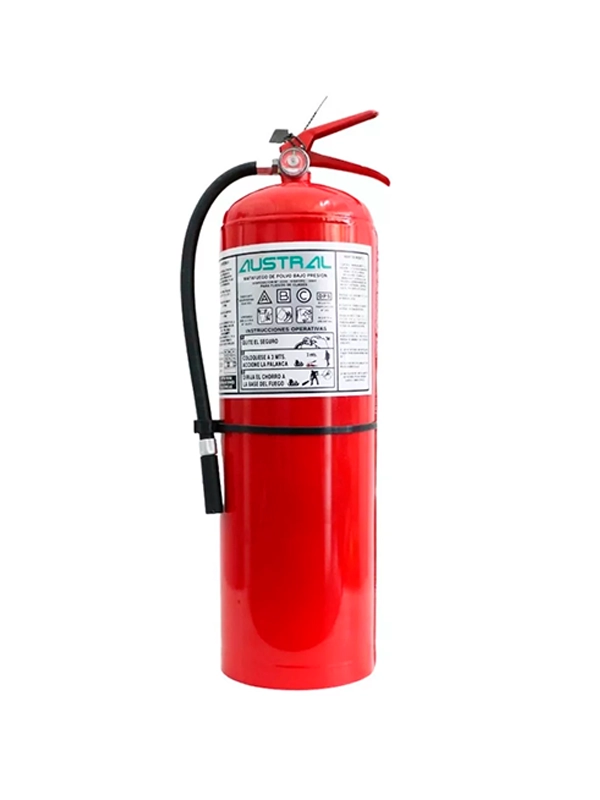 Equipos de Seguridad del Velero Ksar: La Máxima Seguridad en las Aguas de Ushuaia, Tierra del Fuego El Velero Ksar, reconocido como el velero más seguro de Ushuaia, Tierra del Fuego, está equipado con tecnología de avanzada en seguridad para asegurar una navegación confiable y protegida en los paisajes australes, fiordos y agrestes de la región. Nuestra prioridad es la seguridad y el bienestar de nuestros tripulantes y pasajeros, y para ello, contamos con una extensa gama de equipos de seguridad de última generación. Chalecos Salvavidas de Alta Tecnología A bordo del Ksar, disponemos de chalecos salvavidas inflables automáticos y manuales, diseñados para ofrecer la máxima flotabilidad y visibilidad en situaciones de emergencia. Cada miembro de la tripulación y pasajero tiene acceso a estos chalecos, asegurando que todos estén preparados ante cualquier eventualidad. Arneses y Líneas de Vida Para garantizar la seguridad durante condiciones adversas, el Ksar está equipado con arneses de seguridad y líneas de vida robustas. Estos dispositivos permiten a la tripulación moverse con seguridad por la cubierta, minimizando el riesgo de caídas al mar. Balsas Salvavidas Nuestras balsas salvavidas inflables están preparadas para emergencias, equipadas con suministros esenciales como agua, alimentos, y botiquines de primeros auxilios. Estas balsas tienen la capacidad suficiente para acomodar a toda la tripulación, asegurando que todos puedan ser rescatados en caso de necesidad. Extintores de Incendios El Ksar cuenta con extintores de incendios estratégicamente ubicados y revisados regularmente, listos para actuar en caso de cualquier incidente a bordo. La seguridad contra incendios es una prioridad, y estamos preparados para cualquier eventualidad. Botiquín de Primeros Auxilios Nuestro botiquín de primeros auxilios está completamente equipado con medicamentos, vendas, tijeras, guantes y otros suministros médicos esenciales. Este botiquín es accesible y está actualizado para manejar cualquier emergencia médica a bordo. Sistemas de Comunicación de Vanguardia Contamos con un radio VHF marino para comunicaciones de emergencia, y una EPIRB (Radiobaliza de Emergencia) para la localización precisa en situaciones críticas. Estas herramientas de comunicación aseguran que siempre podamos contactar con los servicios de rescate en caso de necesidad. Iluminación y Señalización de Alta Visibilidad El Ksar está equipado con luces de navegación en perfecto estado de funcionamiento, luces estroboscópicas de emergencia y bengalas de señalización. Estas herramientas son cruciales para garantizar nuestra visibilidad en condiciones de poca luz y durante rescates nocturnos. Bombas de Achique Disponemos de bombas de achique manuales y automáticas para mantener el velero libre de agua. Estas bombas son esenciales para mantener la flotabilidad y estabilidad del Ksar en todo momento. Herramientas y Repuestos Nuestro velero lleva a bordo una caja de herramientas completa y repuestos esenciales para el motor, las velas y otros equipos críticos. Estamos preparados para cualquier reparación de emergencia que pueda ser necesaria durante nuestras travesías. Internet Satelital Starlink de SpaceX El Velero Ksar también está equipado con el servicio de internet satelital Starlink de SpaceX. Esta tecnología avanzada nos permite mantener una conexión estable y rápida a internet, incluso en las áreas más remotas y desafiantes del sur del mundo. Esto no solo mejora la comunicación y la navegación, sino que también añade una capa adicional de seguridad al permitir un contacto continuo con el mundo exterior. Tecnología Adicional de Seguridad El Ksar también está equipado con paracaídas de arrastre para reducir la velocidad del velero en condiciones de tormenta, generadores de viento y solar para mantener la energía en situaciones de emergencia, y sistemas desalinizadores de agua para proporcionar agua potable en emergencias prolongadas. En el Velero Ksar, la seguridad es nuestra máxima prioridad. Equipados con tecnología de avanzada y una amplia gama de equipos de seguridad, garantizamos que nuestras navegaciones por los paisajes australes, fiordos y agrestes de Ushuaia, Tierra del Fuego, sean siempre seguras y protegidas para todos a bordo.