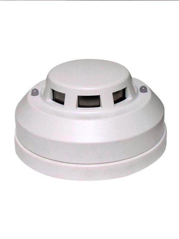 Equipos de Seguridad del Velero Ksar: La Máxima Seguridad en las Aguas de Ushuaia, Tierra del Fuego El Velero Ksar, reconocido como el velero más seguro de Ushuaia, Tierra del Fuego, está equipado con tecnología de avanzada en seguridad para asegurar una navegación confiable y protegida en los paisajes australes, fiordos y agrestes de la región. Nuestra prioridad es la seguridad y el bienestar de nuestros tripulantes y pasajeros, y para ello, contamos con una extensa gama de equipos de seguridad de última generación. Chalecos Salvavidas de Alta Tecnología A bordo del Ksar, disponemos de chalecos salvavidas inflables automáticos y manuales, diseñados para ofrecer la máxima flotabilidad y visibilidad en situaciones de emergencia. Cada miembro de la tripulación y pasajero tiene acceso a estos chalecos, asegurando que todos estén preparados ante cualquier eventualidad. Arneses y Líneas de Vida Para garantizar la seguridad durante condiciones adversas, el Ksar está equipado con arneses de seguridad y líneas de vida robustas. Estos dispositivos permiten a la tripulación moverse con seguridad por la cubierta, minimizando el riesgo de caídas al mar. Balsas Salvavidas Nuestras balsas salvavidas inflables están preparadas para emergencias, equipadas con suministros esenciales como agua, alimentos, y botiquines de primeros auxilios. Estas balsas tienen la capacidad suficiente para acomodar a toda la tripulación, asegurando que todos puedan ser rescatados en caso de necesidad. Extintores de Incendios El Ksar cuenta con extintores de incendios estratégicamente ubicados y revisados regularmente, listos para actuar en caso de cualquier incidente a bordo. La seguridad contra incendios es una prioridad, y estamos preparados para cualquier eventualidad. Botiquín de Primeros Auxilios Nuestro botiquín de primeros auxilios está completamente equipado con medicamentos, vendas, tijeras, guantes y otros suministros médicos esenciales. Este botiquín es accesible y está actualizado para manejar cualquier emergencia médica a bordo. Sistemas de Comunicación de Vanguardia Contamos con un radio VHF marino para comunicaciones de emergencia, y una EPIRB (Radiobaliza de Emergencia) para la localización precisa en situaciones críticas. Estas herramientas de comunicación aseguran que siempre podamos contactar con los servicios de rescate en caso de necesidad. Iluminación y Señalización de Alta Visibilidad El Ksar está equipado con luces de navegación en perfecto estado de funcionamiento, luces estroboscópicas de emergencia y bengalas de señalización. Estas herramientas son cruciales para garantizar nuestra visibilidad en condiciones de poca luz y durante rescates nocturnos. Bombas de Achique Disponemos de bombas de achique manuales y automáticas para mantener el velero libre de agua. Estas bombas son esenciales para mantener la flotabilidad y estabilidad del Ksar en todo momento. Herramientas y Repuestos Nuestro velero lleva a bordo una caja de herramientas completa y repuestos esenciales para el motor, las velas y otros equipos críticos. Estamos preparados para cualquier reparación de emergencia que pueda ser necesaria durante nuestras travesías. Internet Satelital Starlink de SpaceX El Velero Ksar también está equipado con el servicio de internet satelital Starlink de SpaceX. Esta tecnología avanzada nos permite mantener una conexión estable y rápida a internet, incluso en las áreas más remotas y desafiantes del sur del mundo. Esto no solo mejora la comunicación y la navegación, sino que también añade una capa adicional de seguridad al permitir un contacto continuo con el mundo exterior. Tecnología Adicional de Seguridad El Ksar también está equipado con paracaídas de arrastre para reducir la velocidad del velero en condiciones de tormenta, generadores de viento y solar para mantener la energía en situaciones de emergencia, y sistemas desalinizadores de agua para proporcionar agua potable en emergencias prolongadas. En el Velero Ksar, la seguridad es nuestra máxima prioridad. Equipados con tecnología de avanzada y una amplia gama de equipos de seguridad, garantizamos que nuestras navegaciones por los paisajes australes, fiordos y agrestes de Ushuaia, Tierra del Fuego, sean siempre seguras y protegidas para todos a bordo.